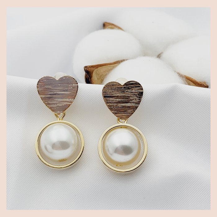 Heart w/ Pearl dangling earring