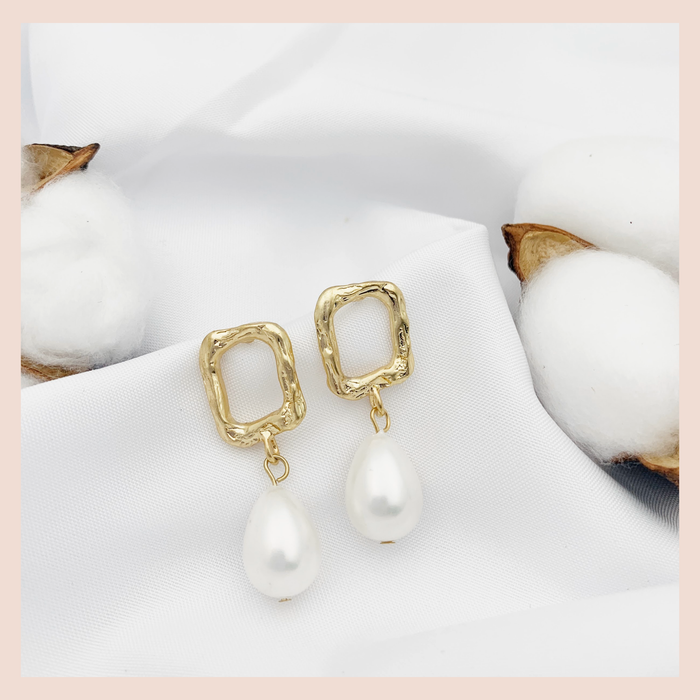 Vintage square teardrop pearl dangling earring